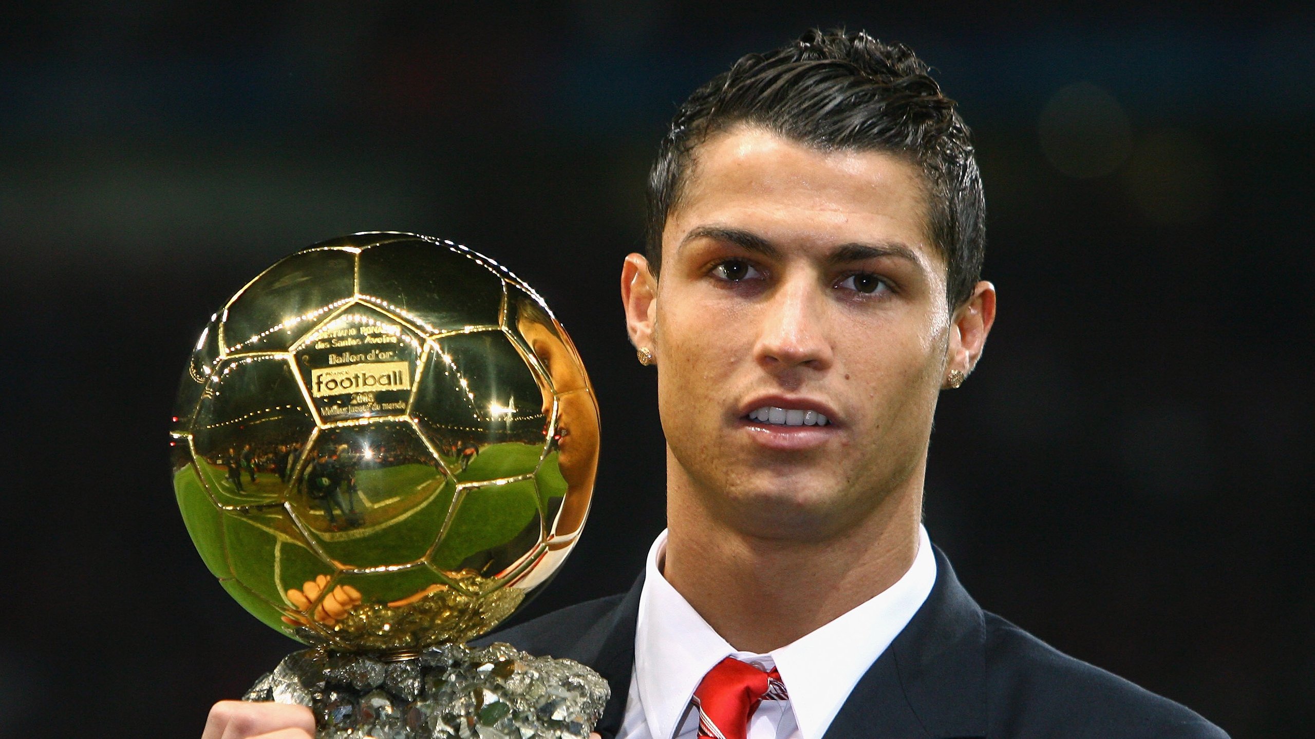 西甲裁判语境处理系统提升多语言比赛交流一致性成效评估,西甲裁判服装